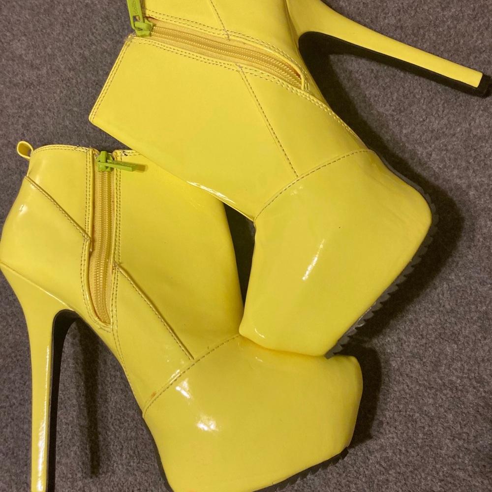 Dollhouse platform stiletto booties BNIB!